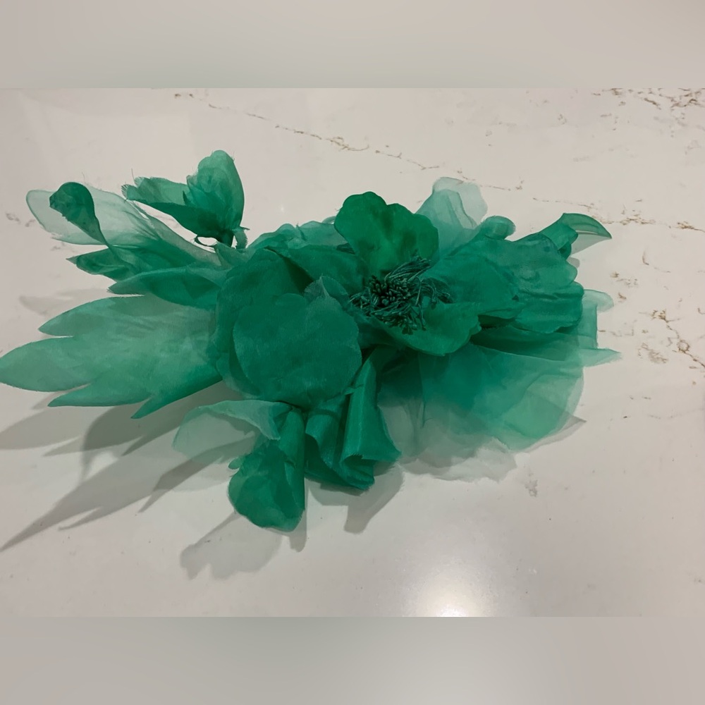 Gucci Oversized Silk Flower Brooch - Picture 5 of 11